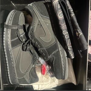 Nike Black/Grey Low-Top Sneakers